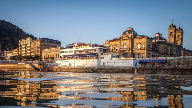 El Nautico desde el agua: foto en Donostia-San Sebastián