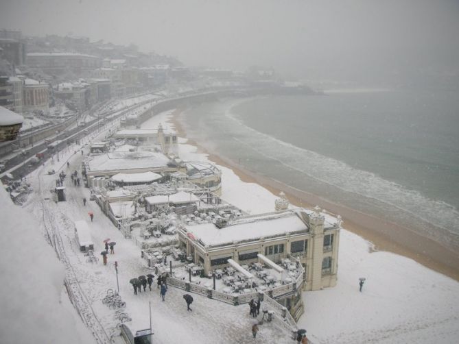 nieve desde las alturas: foto en Donostia-San Sebastián