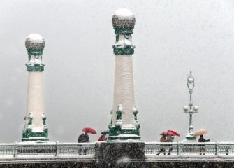 Nieve en el puente