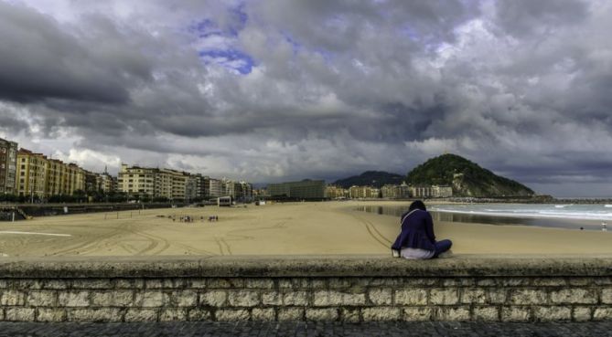 Observando la zurriola: foto en Donostia-San Sebastián