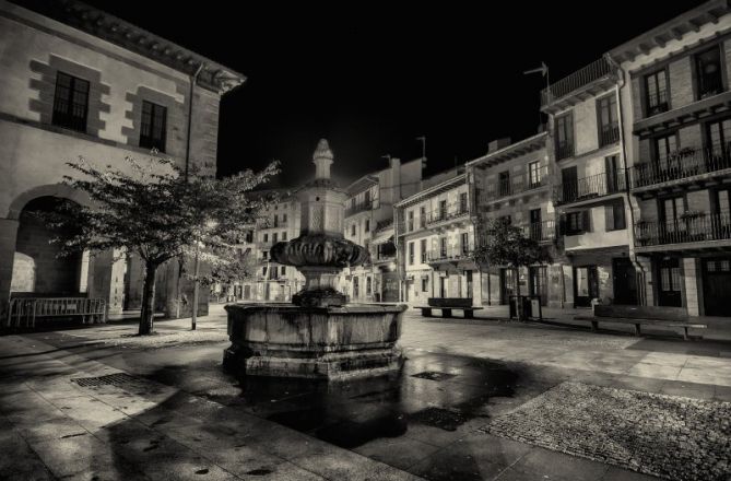 Oiartzun de noche Blanco y Negro: foto en Oiartzun