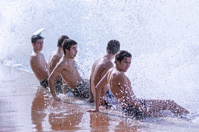 Olas y diversión: foto en Zarautz