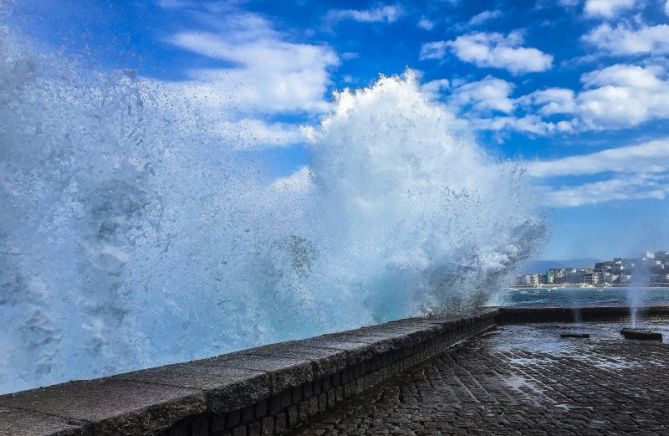 OLAS ENTRENANDO PARA EL INVIERNO: foto en Donostia-San Sebastián