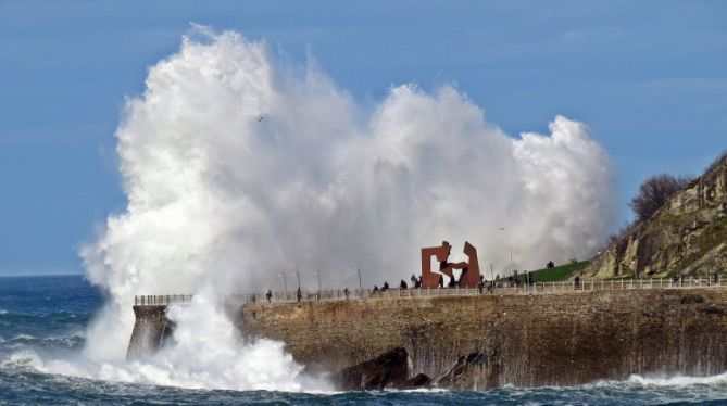 Olas en Febrero: foto en Donostia-San Sebastián