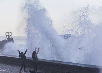 Olas en los Peine los Vientos