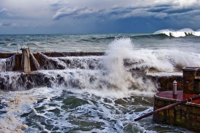 OLEAJE 01: foto en Zarautz