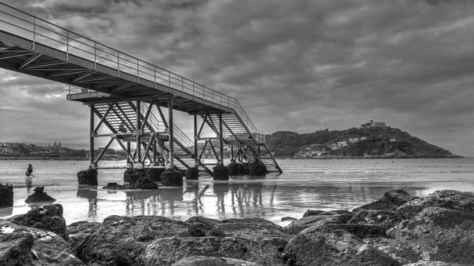 Pasarela hacia el mar: foto en Donostia-San Sebastián