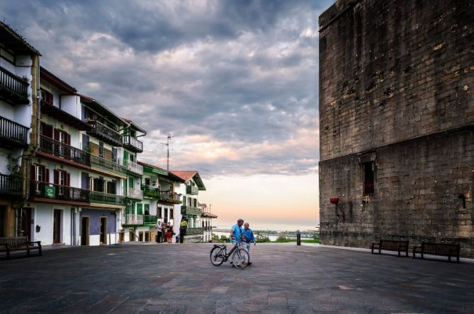 Un paseo por las nubes: foto en Hondarribia