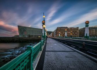 Primeras luces sobre el puente