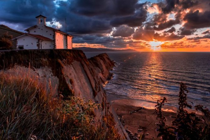 Puesta de sol de ensueño: foto en Zumaia