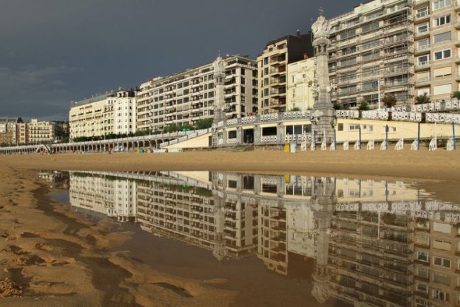 Relojes reflejados: foto en Donostia-San Sebastián