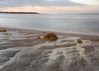 Rocas en la orilla