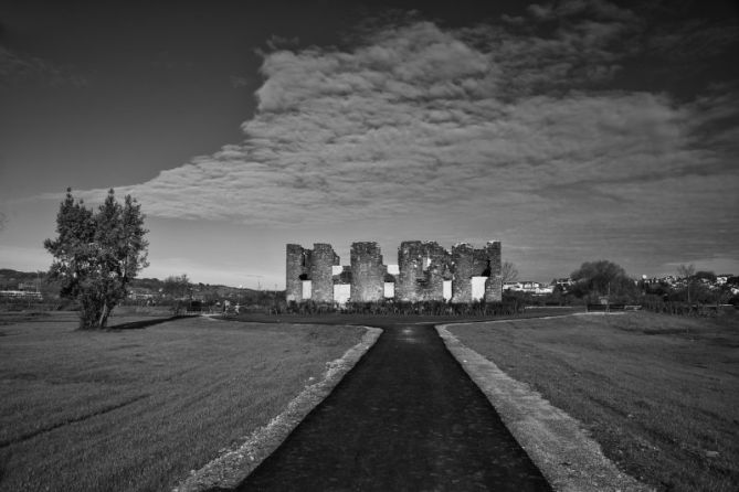 Ruinas en el bidegorri: foto en Irun