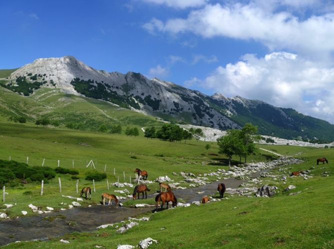 sierra de urbia: foto en Oñati