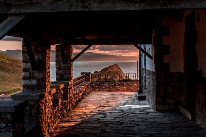 Sombras de San Telmo: foto en Zumaia