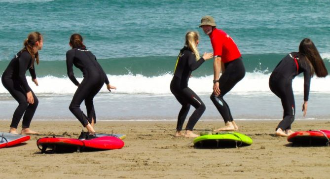 Surfeando en La Zurriola: foto en Donostia-San Sebastián