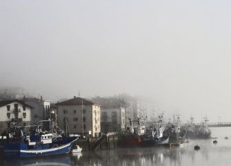 surgiendo de la niebla