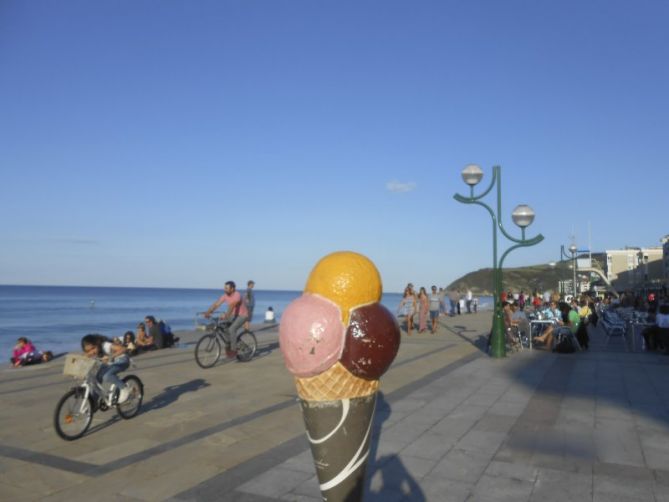 tarde de helados: foto en Zarautz