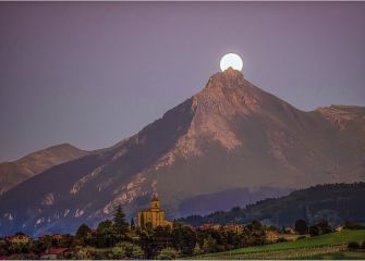 Txindoki con luna llena