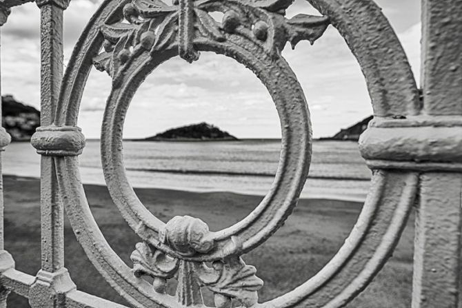 Ventana a la isla de Sta. Clara: foto en Donostia-San Sebastián