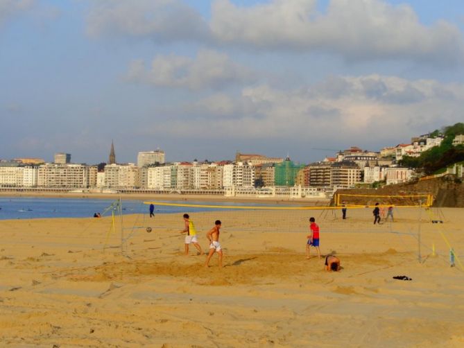 Voleibol en la playa: foto en Donostia-San Sebastián