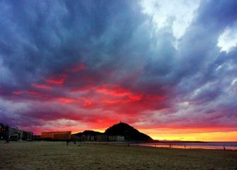la Zurriola al rojo vivo