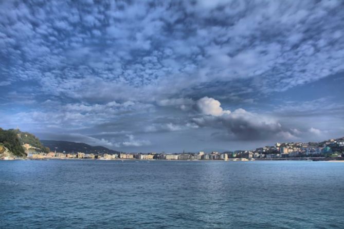 NUBES SOBRE LA KONTXA: foto en Irun