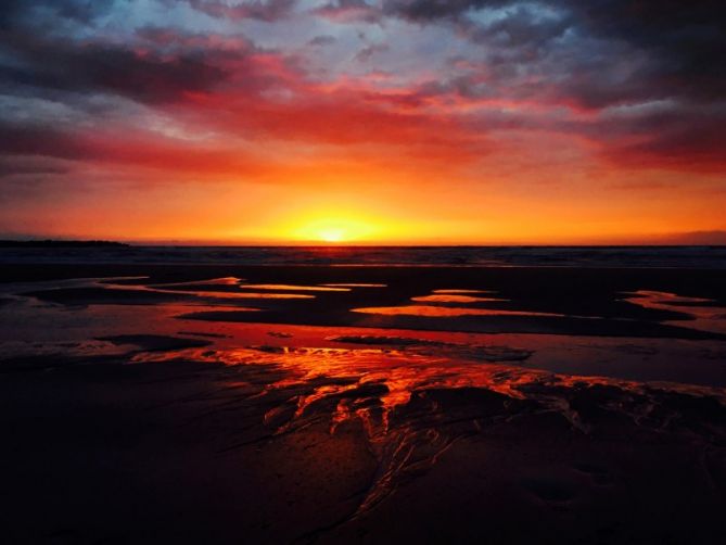 Atardecer Galáctico en la Zurriola: foto en Donostia-San Sebastián