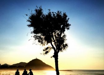 Perfiles de atardecer en la Zurriola