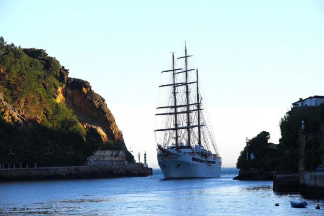 velero  en pasaia: foto en Pasaia