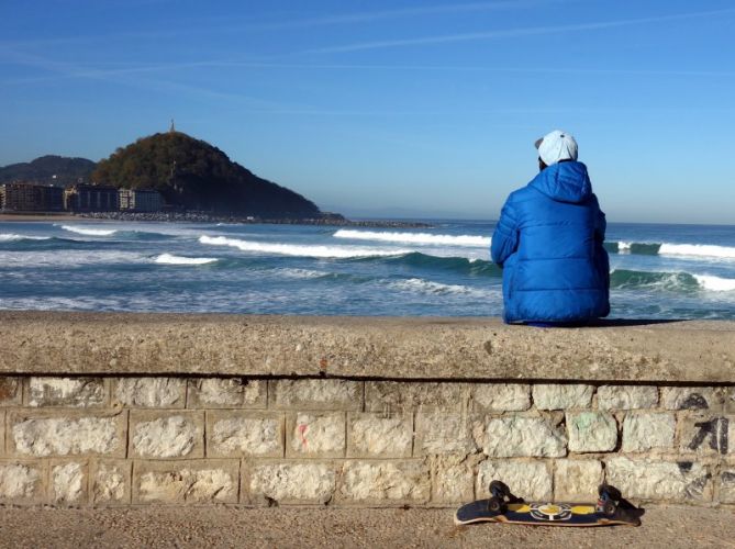 admirando el mar: foto en Donostia-San Sebastián