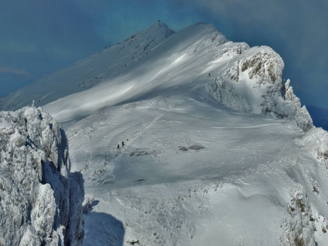 Aizkorri nevado: foto en Oñati