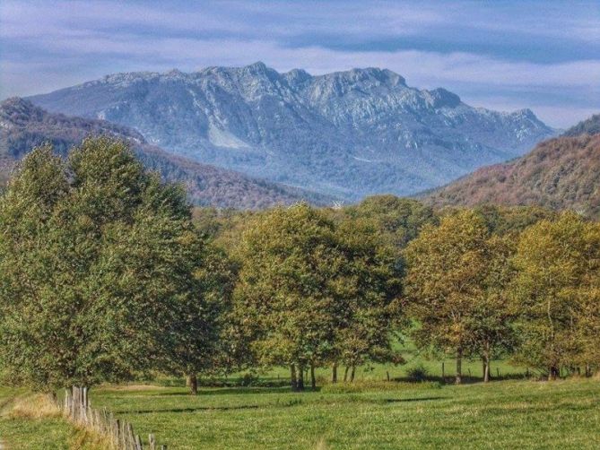 AIZKORRI UDAZKEN KOLOREETAN: foto en Ormaiztegi