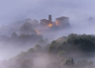 Amanece entre nieblas