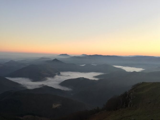 Amanecer desde el Adarra: foto en Urnieta