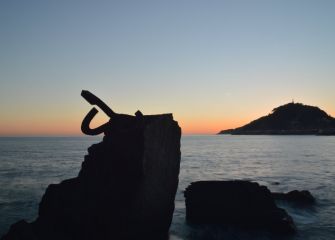 AMANECIENDO EN EL PEINE DE LOS VIENTOS.