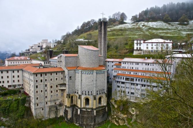 Arantzazu : foto en Oñati