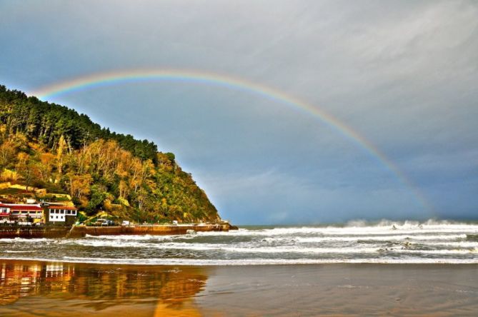 Arco iris en la playa de Zarautz : foto en Zarautz