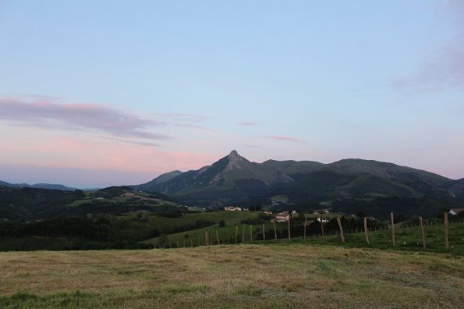 Atardece en Txindoki: foto en Lazkao