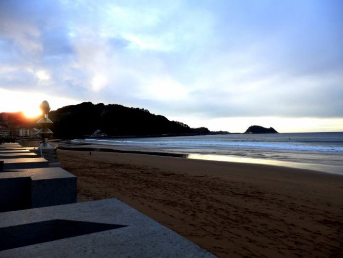 El atardecer de la dama: foto en Zarautz