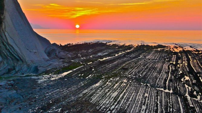 Atardecer en los Flysh de Zumaia : foto en Zumaia