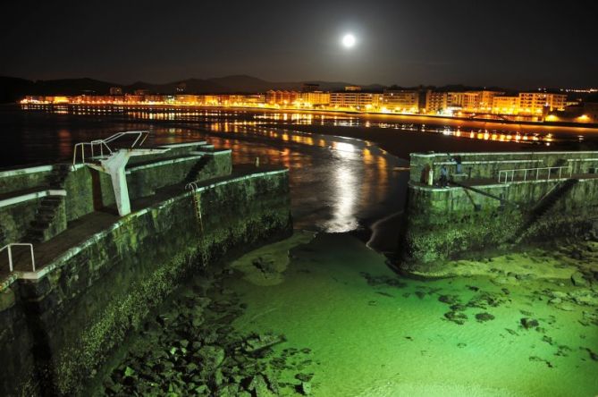 Atardecer con la Luna llena : foto en Zarautz