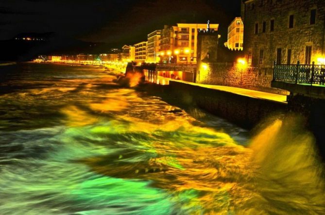 Atardecer con la mareas vivas s: foto en Zarautz