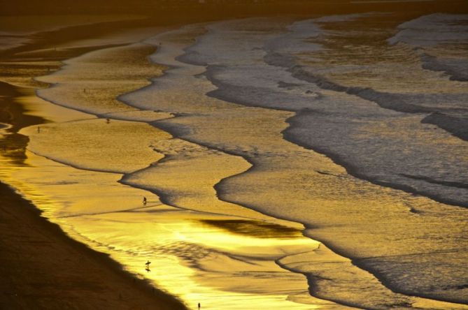 Atardecer teñida de oro : foto en Zarautz