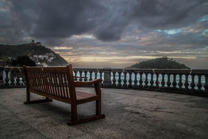 Banco con vistas: foto en Donostia-San Sebastián