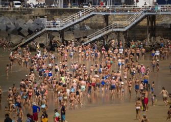 BAÑISTAS EN LA CONCHA