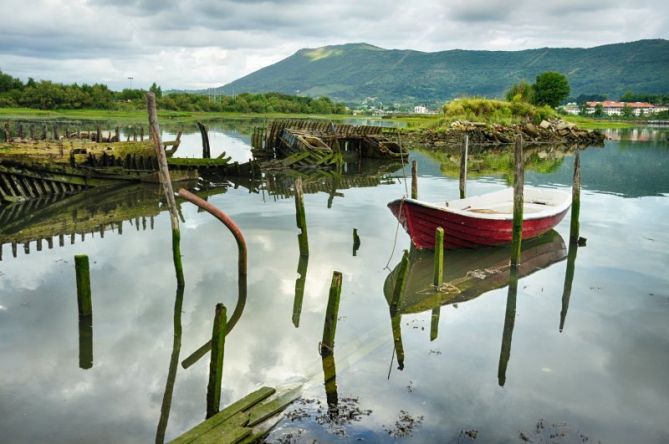 La barca roja: foto en Irun