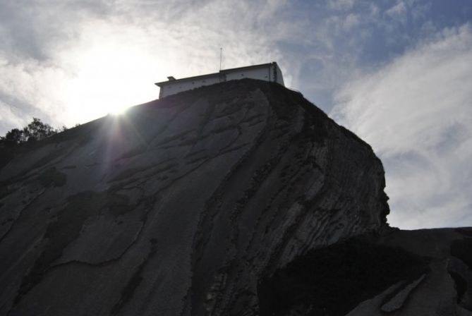 Behetik gora: foto en Zumaia