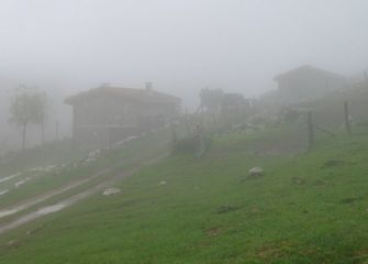 Bordas de Urbia entre las nieblas 