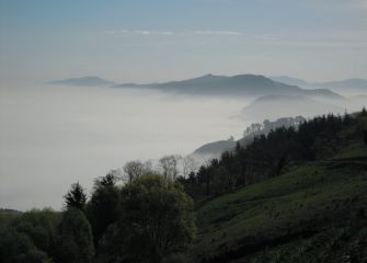 CANTÁBRICO BAJO LA NIEBLA